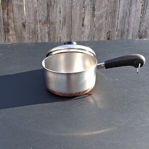 Revere Ware 1 1/2 Quart Sauce pan with Lid and Black Handle - Silver